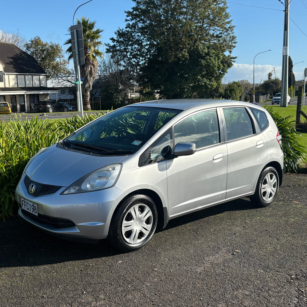 2010 Honda Fit *Super Low Kms*